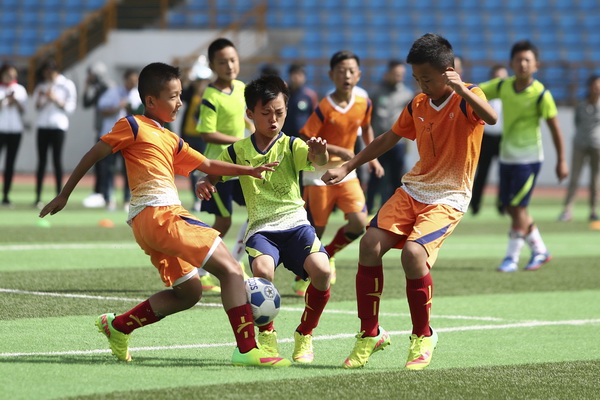 附加赛蓄力？波特执教瑞典的首场比赛1-4惨败瑞士