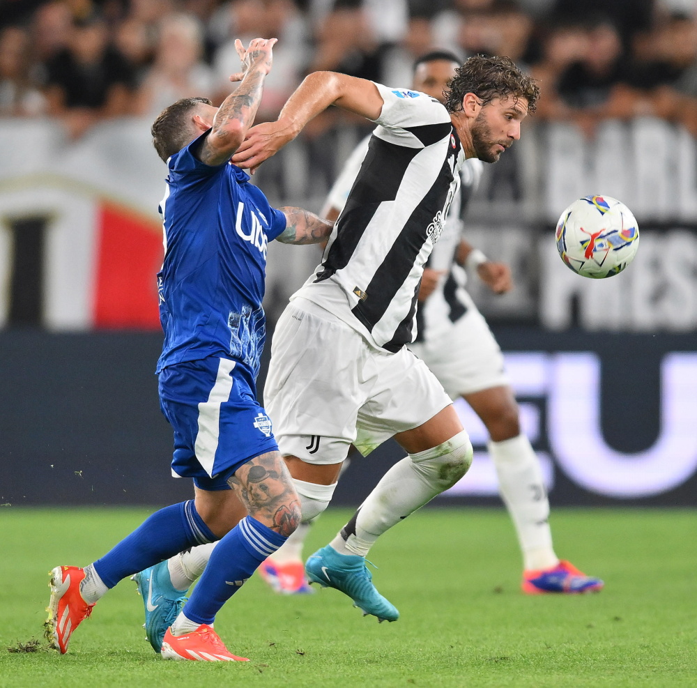 BBC记者：一名29岁的球员在伦敦市中心因涉嫌斗殴被捕