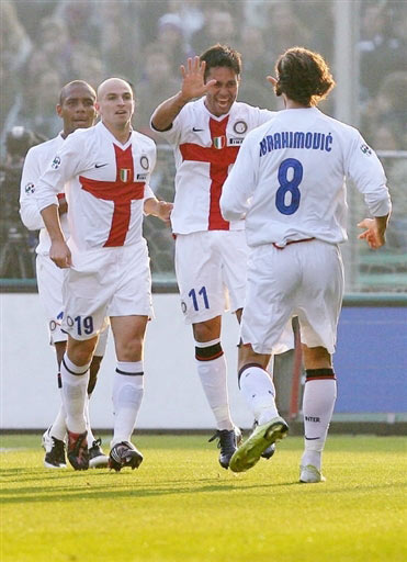 波媒：莱万与巴萨均未确定是否续约，将等到明年再做决定