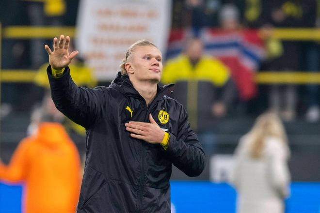 哈体院滑冰场现国家一级运动员亲授防摔技巧