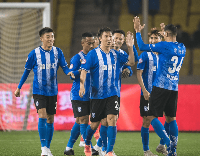 足球中超球队进入封闭训练，外界高度关注