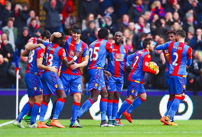 两位体坛巨星会面，樊振东欢乐开怀非常松驰，齐达内眼中充满欣赏